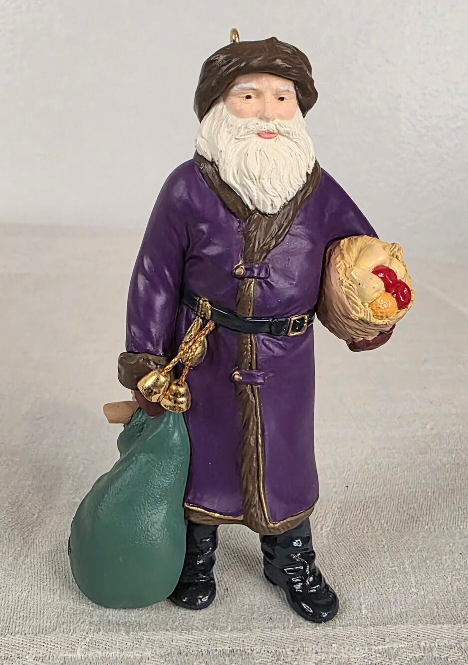 Vtg 1995 Hallmark Merry Olde Santa Collector's Series Ornament 4" Tall Folk Art
